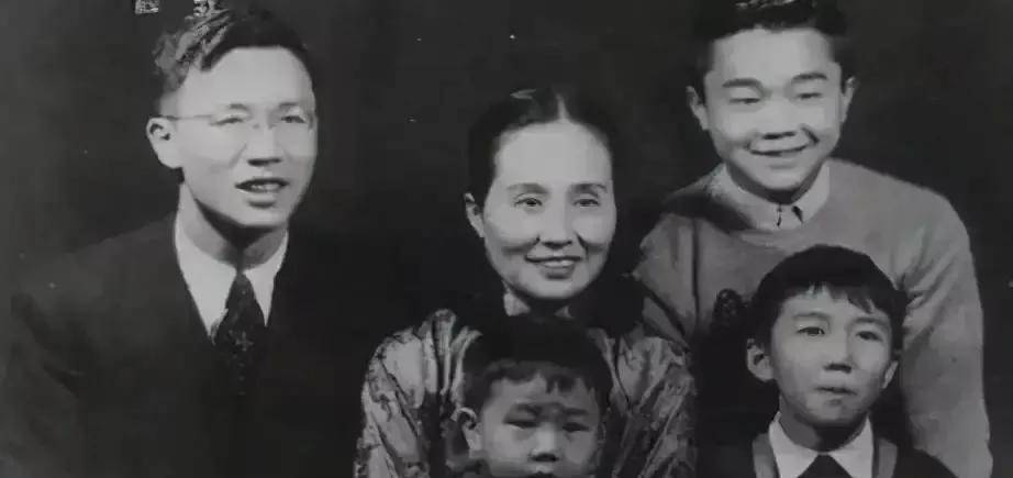 1979年,70岁的华罗庚入党,邓颖超表示祝贺,他以一首