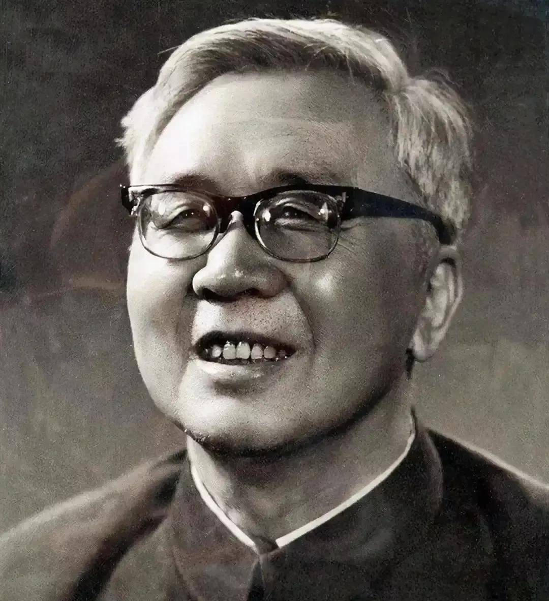 华罗庚华罗庚1910年11月12日出生于江苏省金坛县,他在小学毕业后,金坛