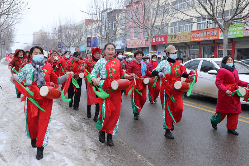 东海县石榴街道:民俗踩街闹元宵 展现农民新风貌_活动_表演_市民