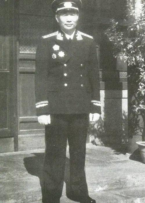 萧劲光萧克萧华,都曾在四野担任要职,说不尽的军中"三萧"_政治_路军