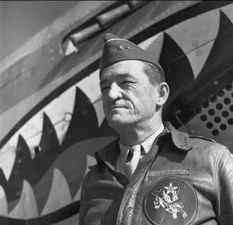 美国飞虎队后裔定居中国,如今成为央视主持人,称很自豪加入中国_爱华