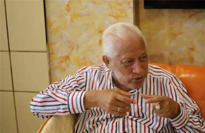 夫妇收养,白手起家成知名富豪,用一生来报答中国_熊德龙_生活_养父母