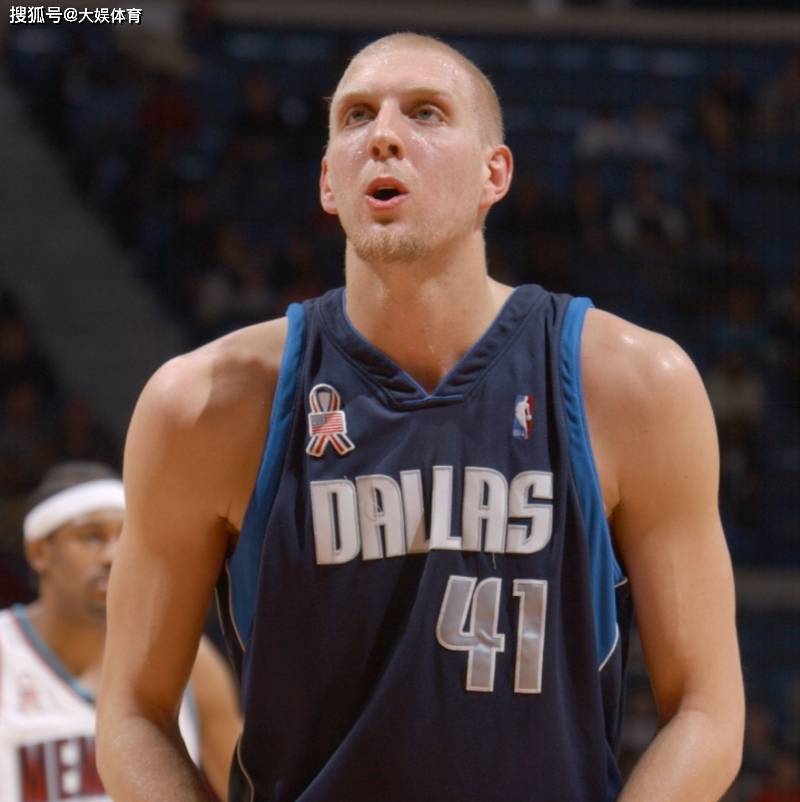 防守难度大,一不小心就被踢到了_投篮_球员_篮球