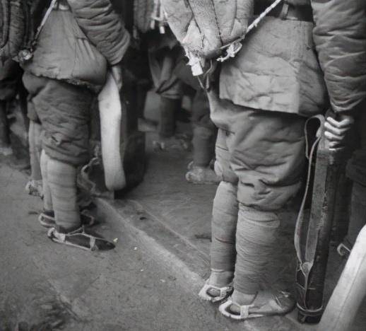 川军排长失踪,妻子寻找六十年,80岁结婚当天,才知他在身边_邱大明