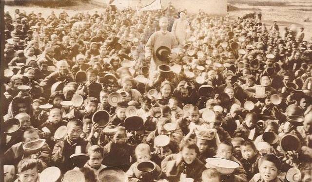 一般来说,面对灾荒,北方的第一反应就是逃荒.