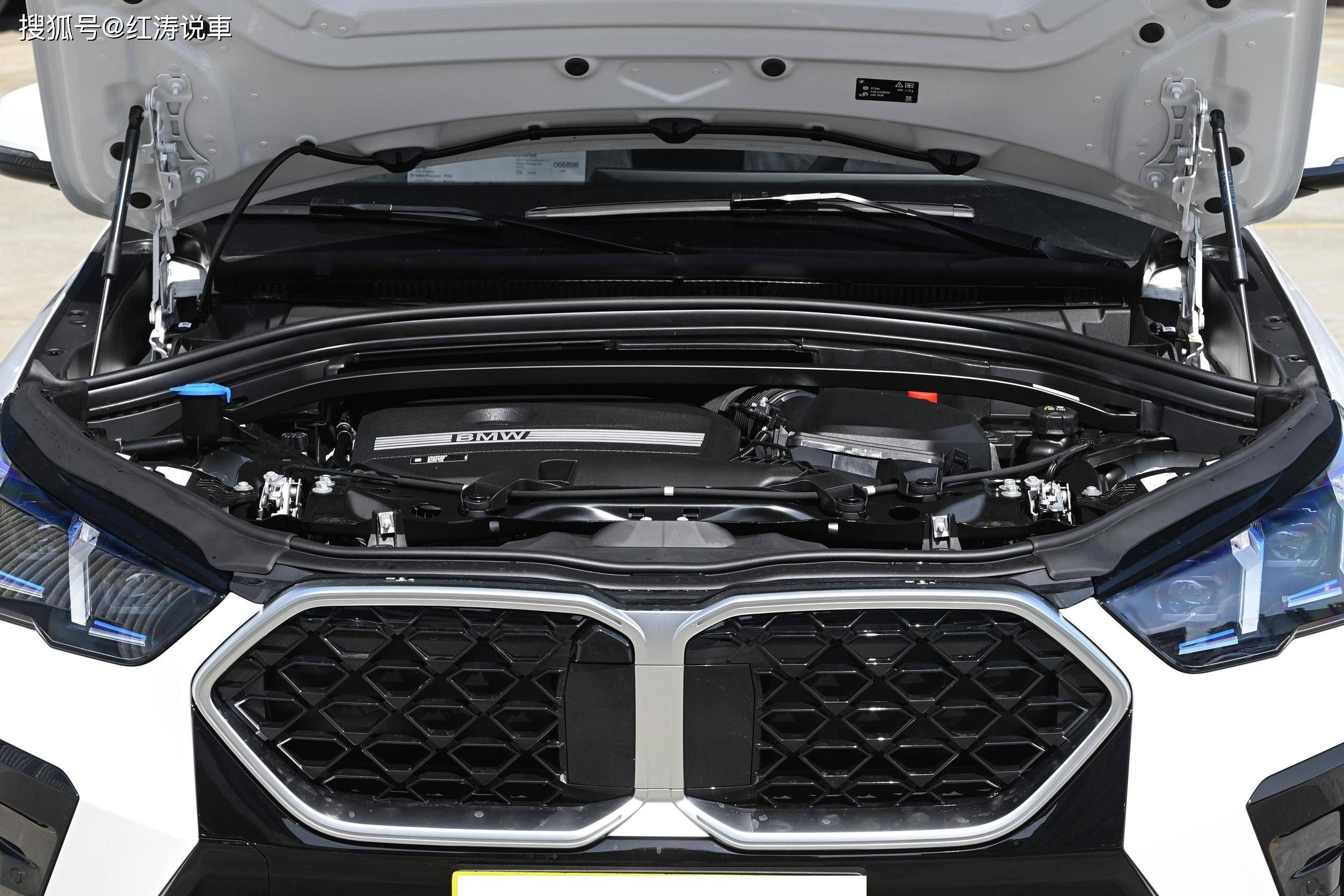 动力方面,全新宝马x2 sdrive25i,xdrive25i搭载的2.