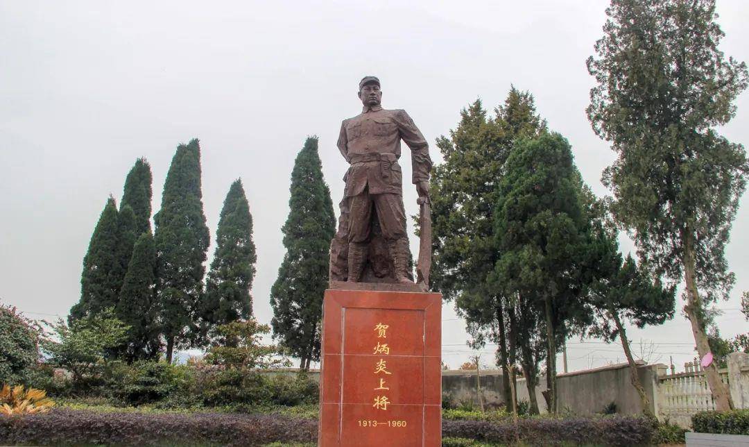 上将,47岁英年早逝,20万军民冒雨为他送行_贺炳炎_司令员_晋绥军区