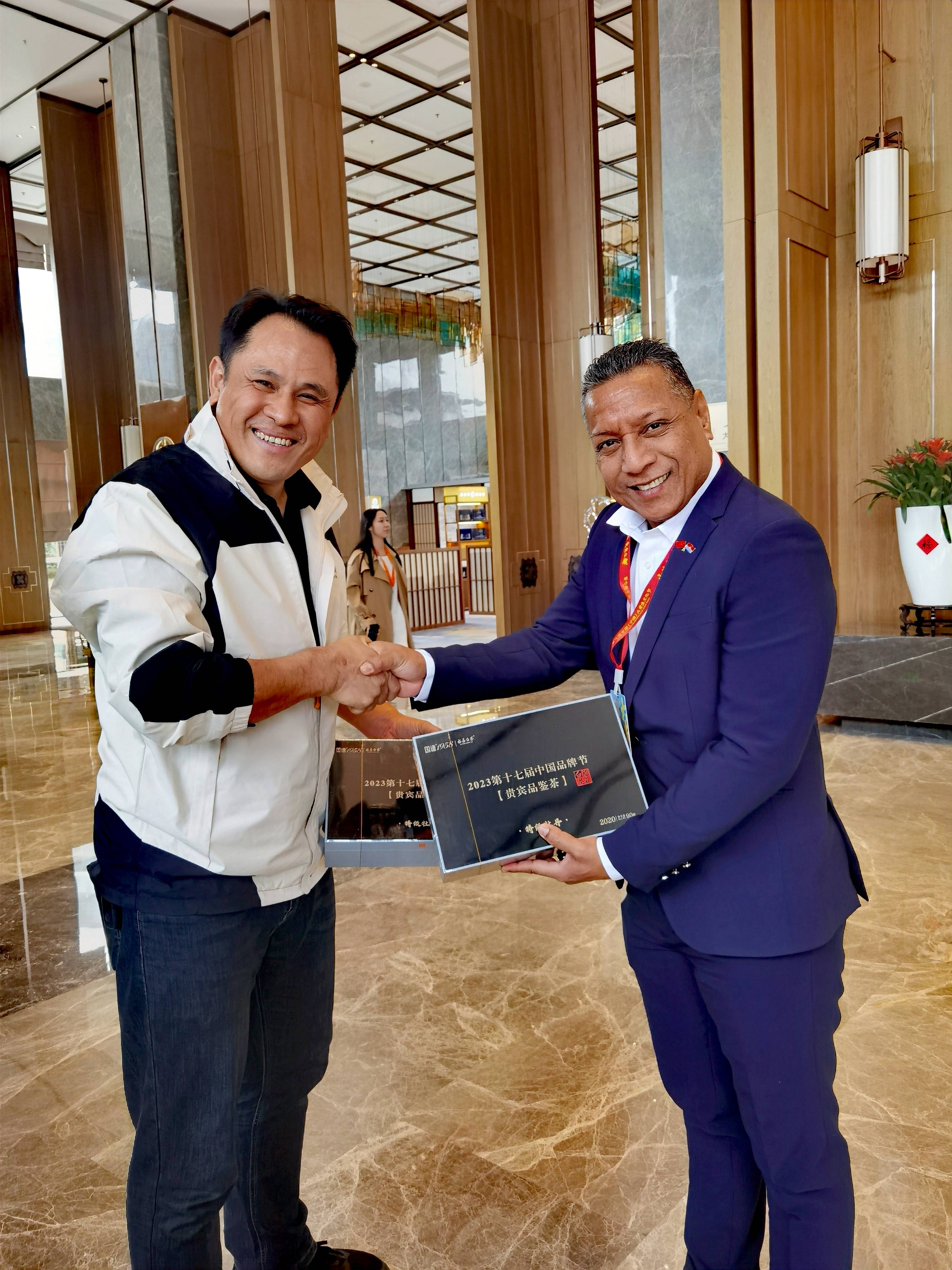 回顾福州普惠公益联合发起人吴正华在宁德大黄鱼文化节上与国际友人叙