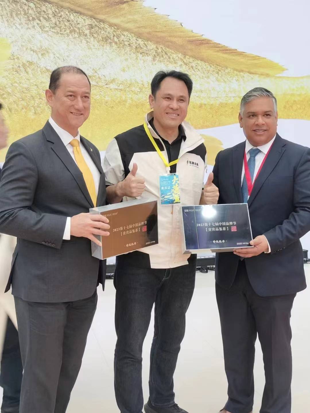 回顾福州普惠公益联合发起人吴正华在宁德大黄鱼文化节上与国际友人叙