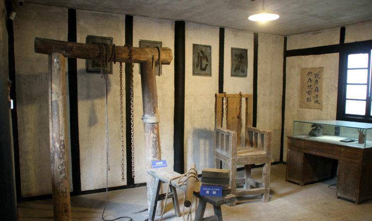 张界见这些酷刑都不管用,丧心病狂的他便又想出一招毒计,他建议徐毒