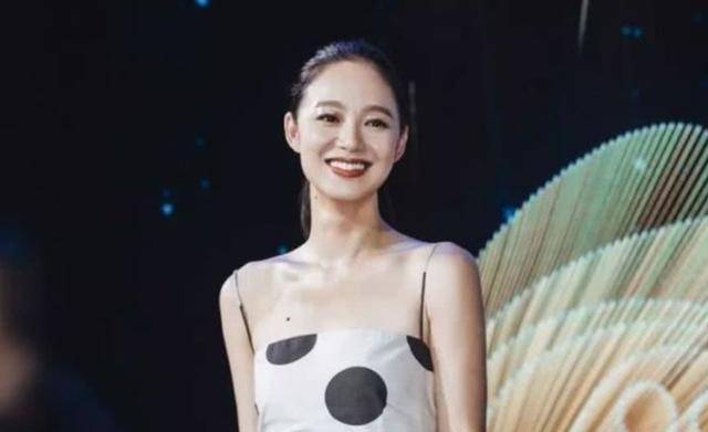 与法国妻子离婚,42岁姜文娶26岁周韵,15年相互陪伴,幸福美满_电影