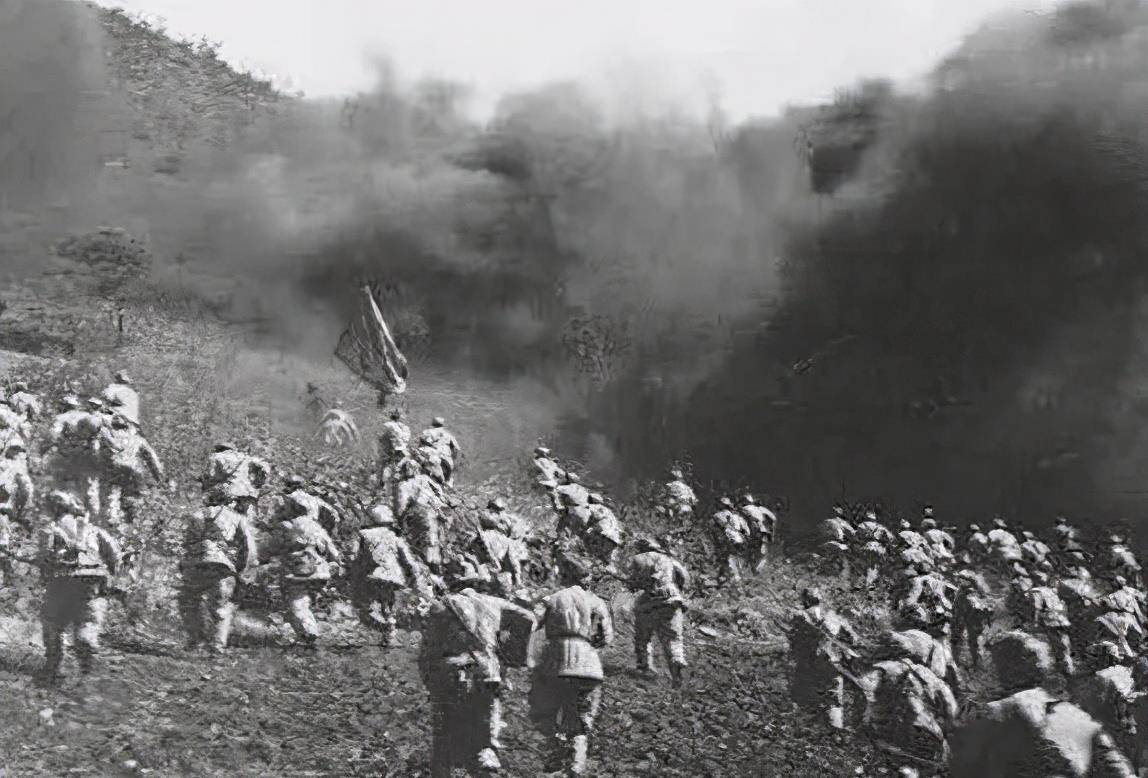 历数那些以身堵枪的"黄式"英雄,黄继光不是第一个堵枪口的战士_徐佳