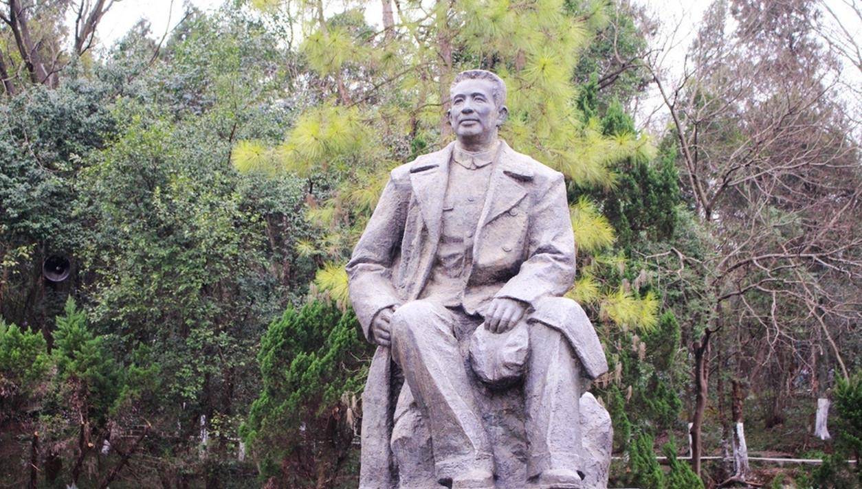 他是大军区政委,1955年没有授军衔,地位却比元帅高,官至正国级_陶铸