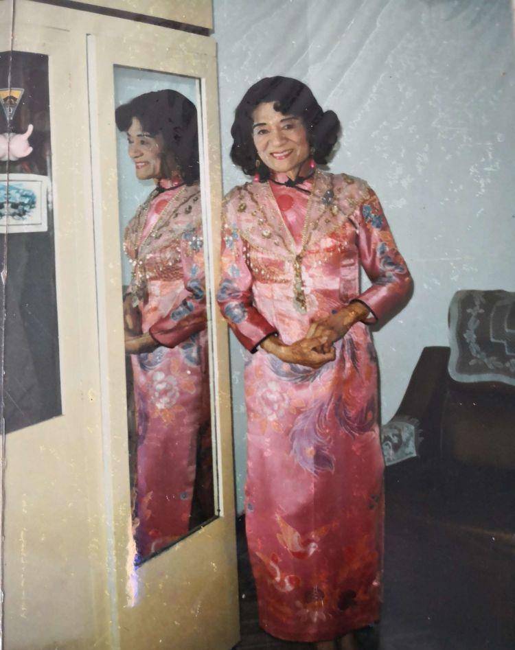 万国雄:沉迷穿女装,扮女人潜伏上海5年,亲妹妹揭穿其