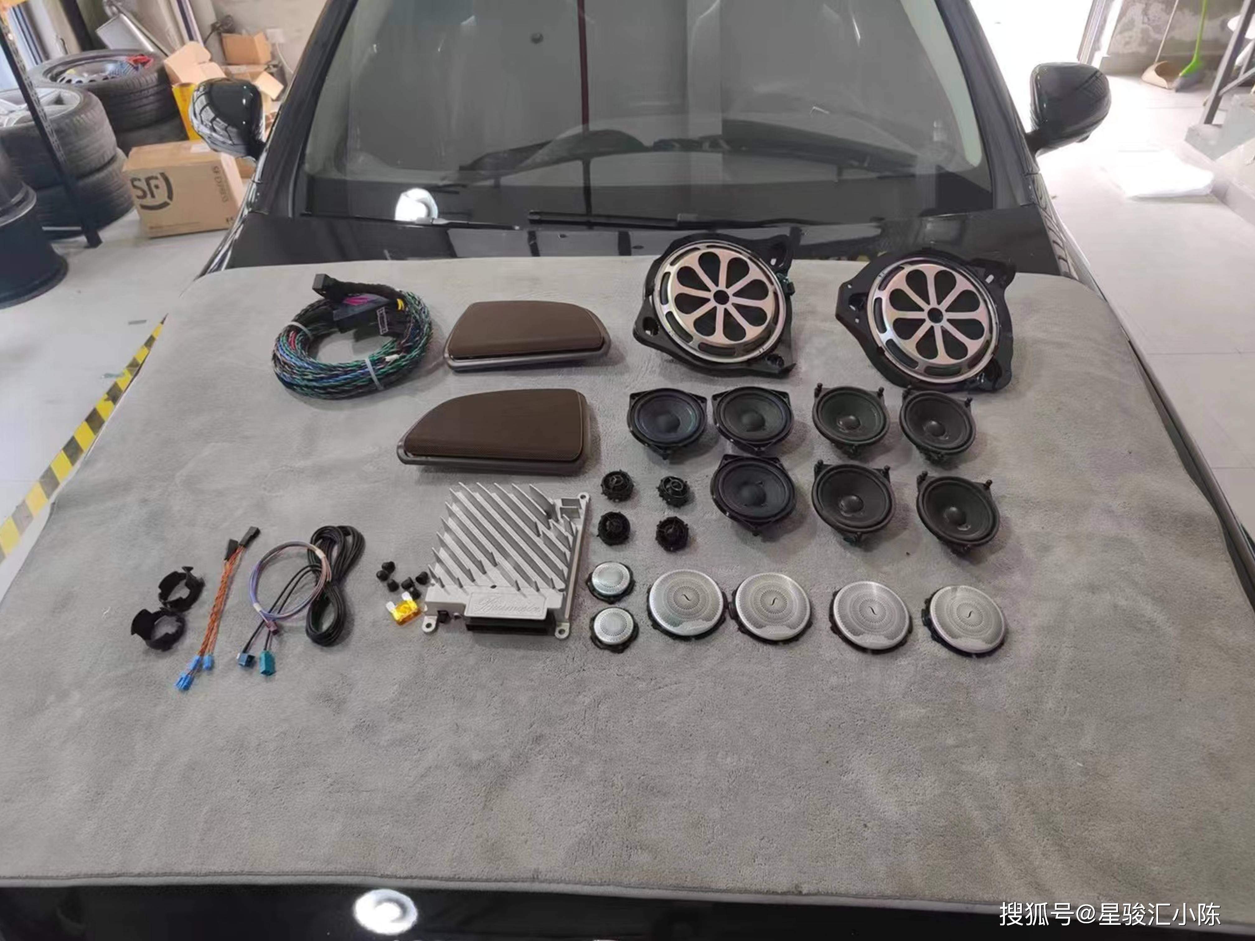 2023款奔驰e300l升级原厂小柏林之声音响,整车一共13个喇叭改装案例