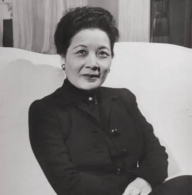 原创不顾家人反对嫁给穷小子孔令仪用2架飞机运嫁妆却保不住幸福