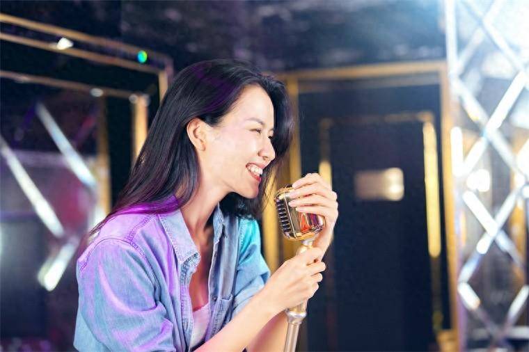 ktv9年倒闭7万家,洗浴1年新增两万间,唱歌那批年青人全转移浴室浴池