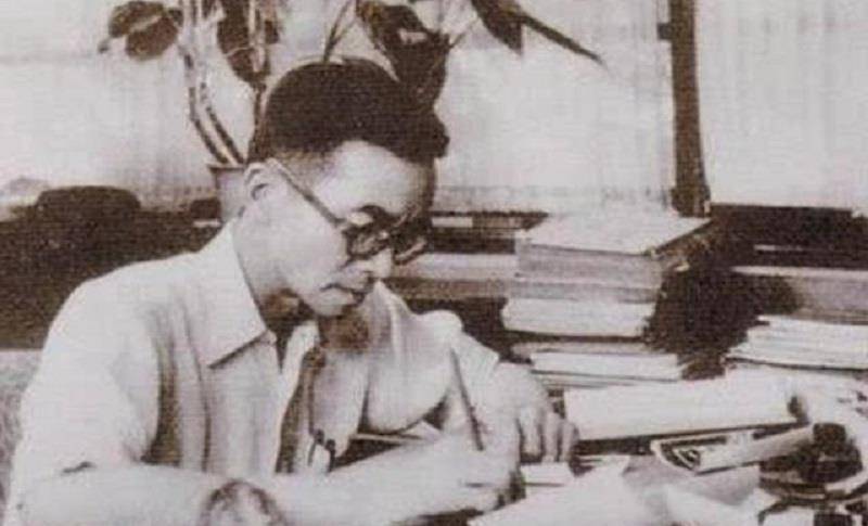 "陈梁方案"失败后,陈占祥和梁思成也遇到了不少打击,陈占祥一直生活在