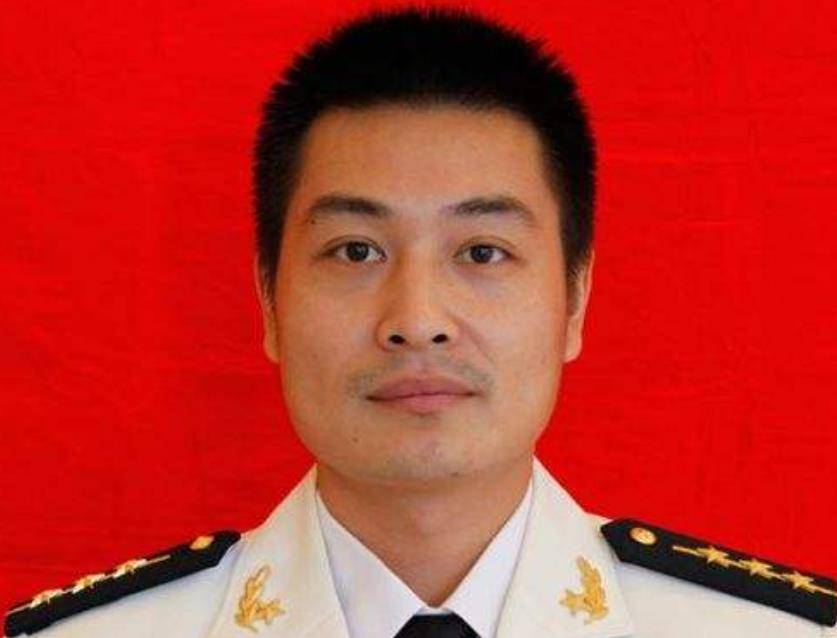 推杆救机的张超牺牲后,28岁妻子辞职特招入伍,5年后成海军上尉_王伟