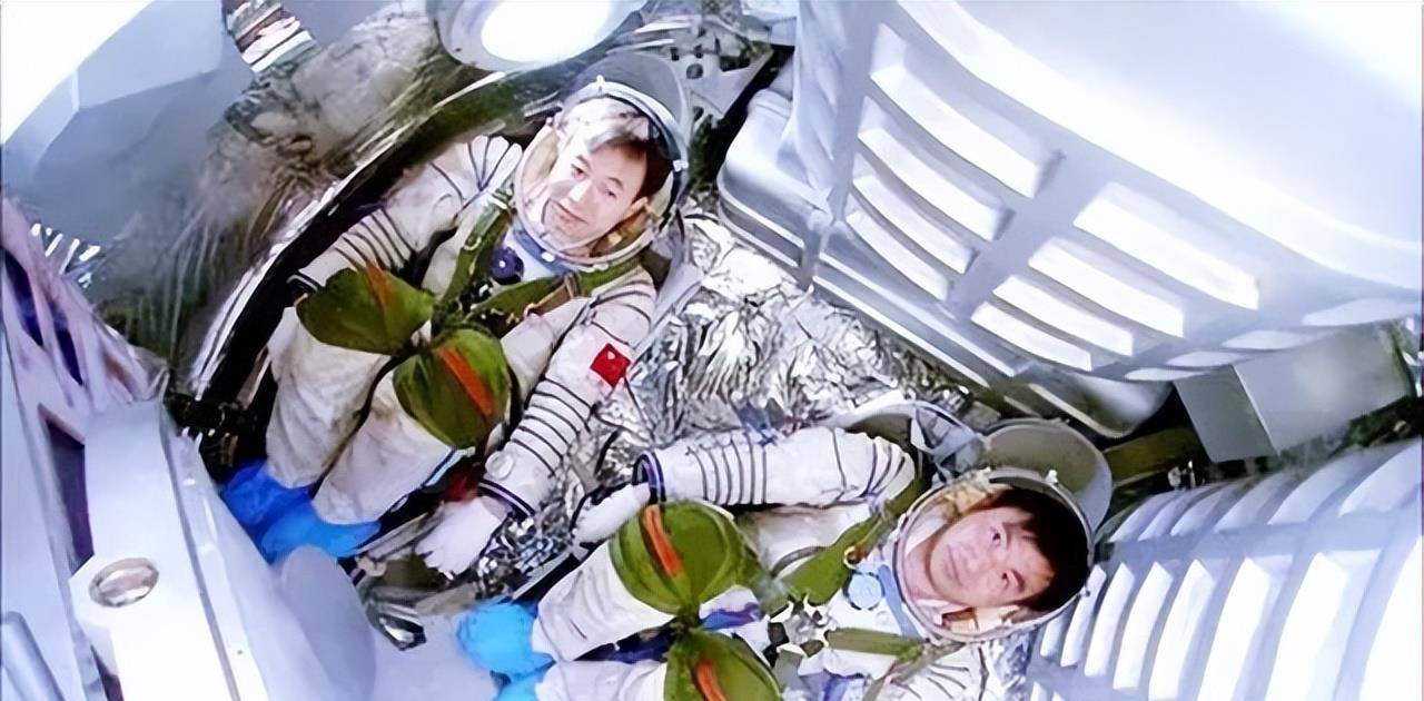 原创汤洪波的妻子夏宜参与重要航天工作气质高雅貌美端庄