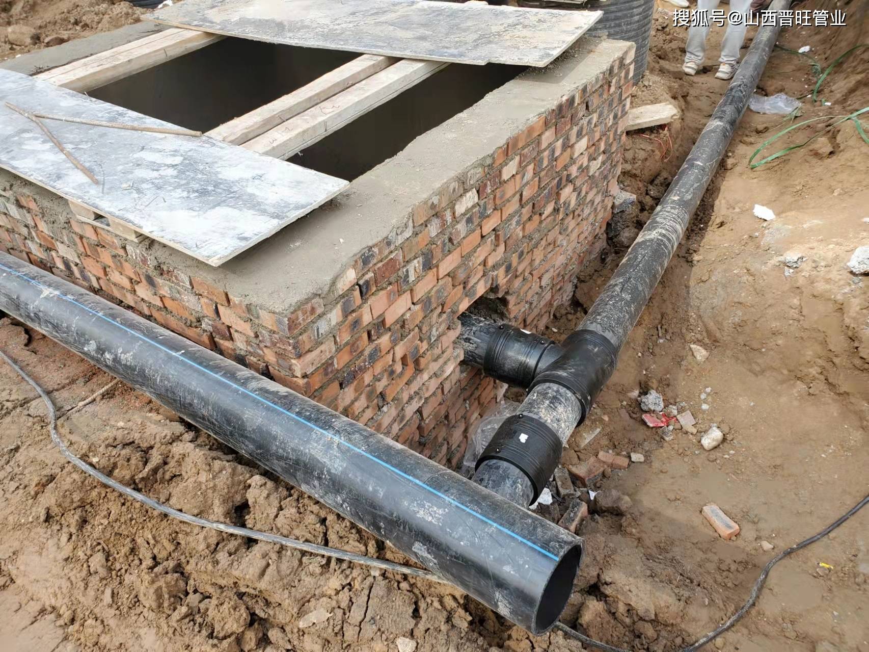 晋旺pe钢丝网骨架管和pe电熔管件施工现场实拍.