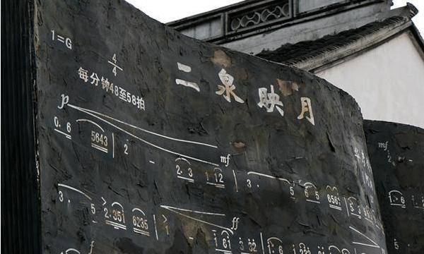 他反复练习了几天,精心录制了我们现在听到的《二泉映月》和其他几首