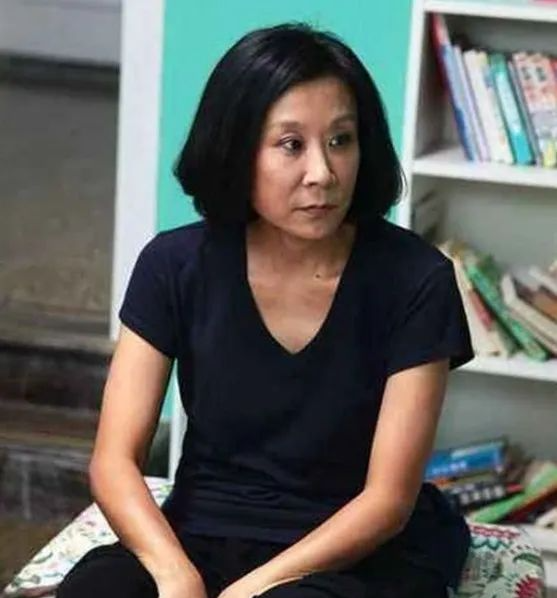 苏小明离婚38年:她出国留学后再婚生子,前夫如今过得怎样?