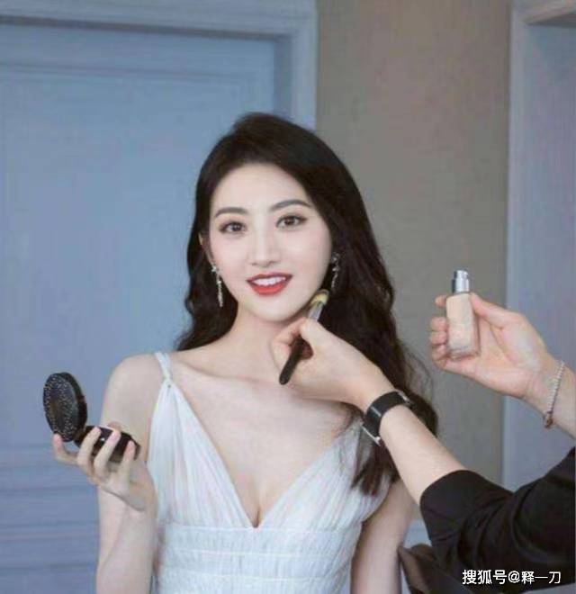 原创和张继科分手后景甜整容式变美穿无痕衣不见一丝赘肉