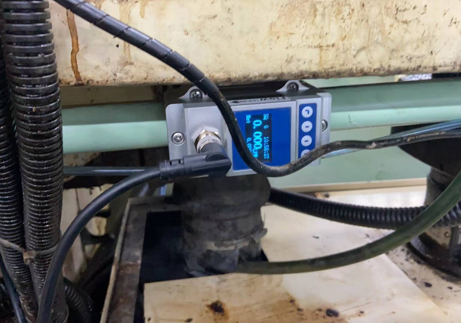 小管径不开管测量仪表:夹钳式流量计,精川助您轻松破解流量监测难题