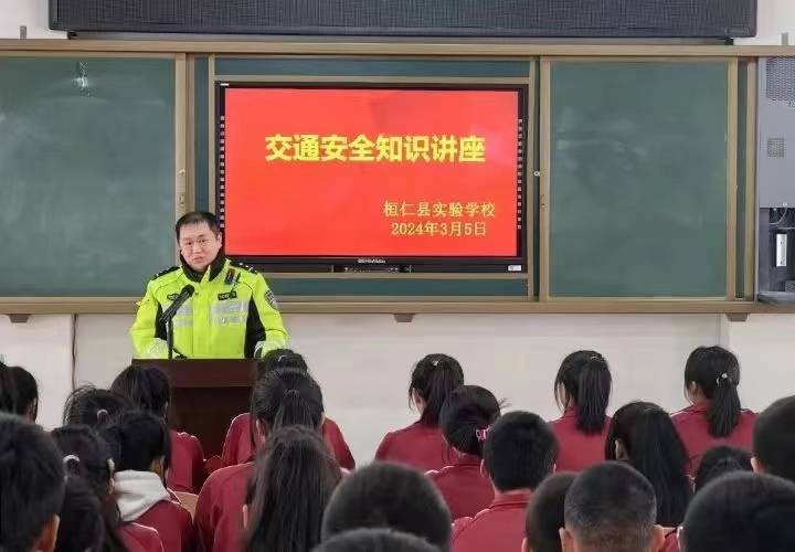 桓仁县公安局交管大队关工委精心织密校园交通安全防护网精心守护学生