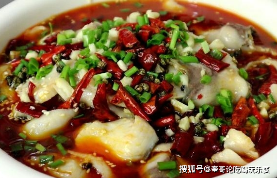 水煮鱼的独特风味和口感,让无数食客为之倾倒_草鱼_食材_干辣椒