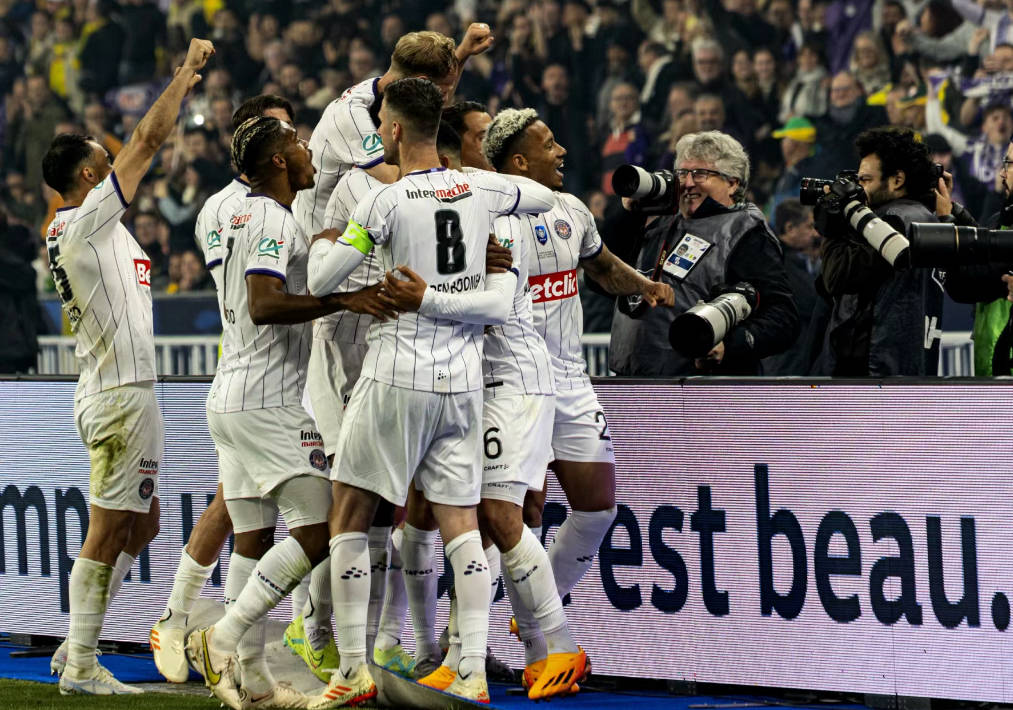 法甲:图卢兹vs里昂,两队实力接近,里昂努力得分_比赛_防守_被对手