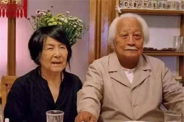 灰娃和张仃可谁会想到,灰娃竟会在她和张仃中横插一脚呢?