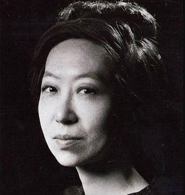 原创苏青28岁离婚成为比肩张爱玲的女作家却因成功孤独一生