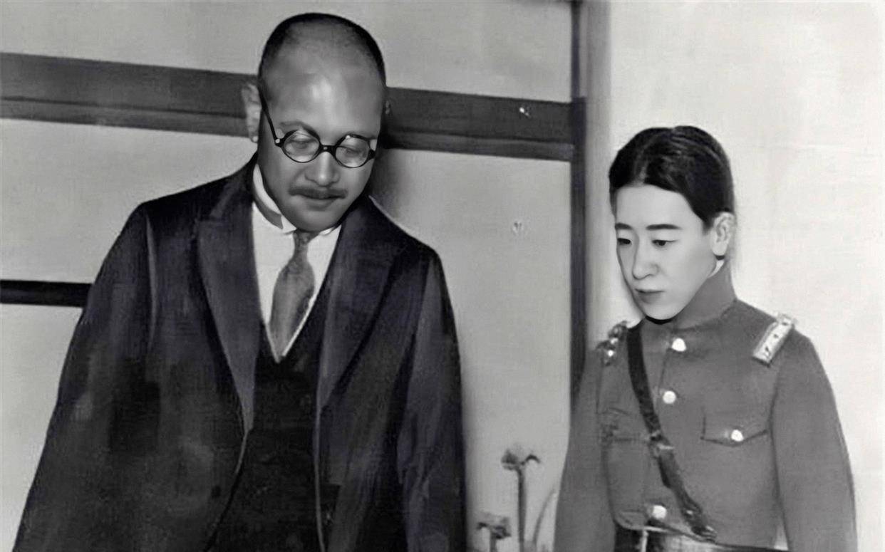 原创川岛芳子被捕时骨瘦如柴蓬头乱发全身多处针孔犹如老太婆