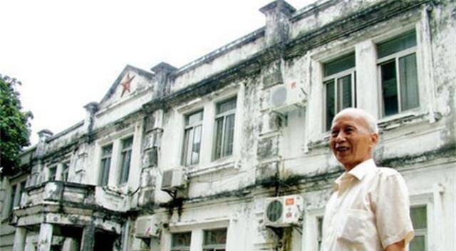 此国军中将一生迷信,靠罗盘打仗,占卦唱空城计,结果床底被生擒_张淦