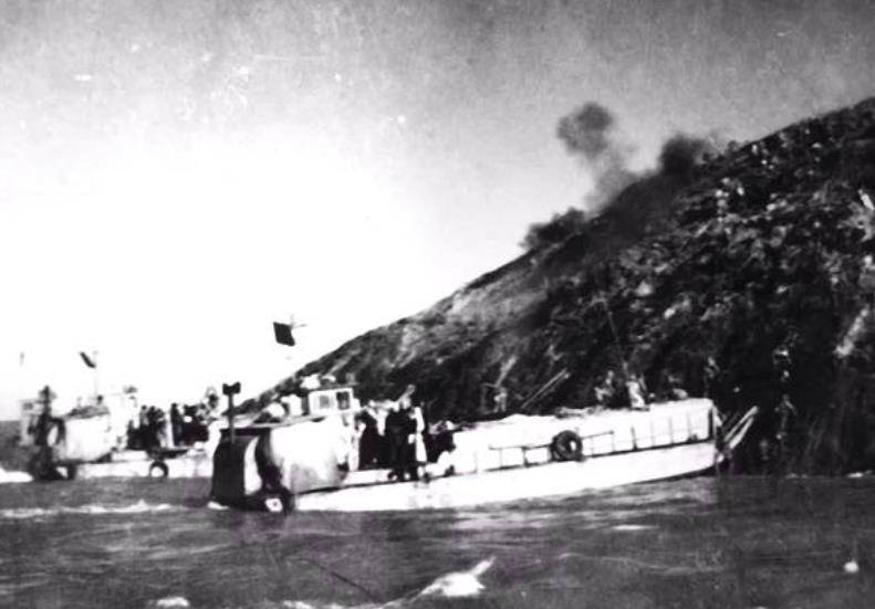 原创1964年孤胆英雄赵宗礼驾登陆艇起义归来获600两黄金重奖