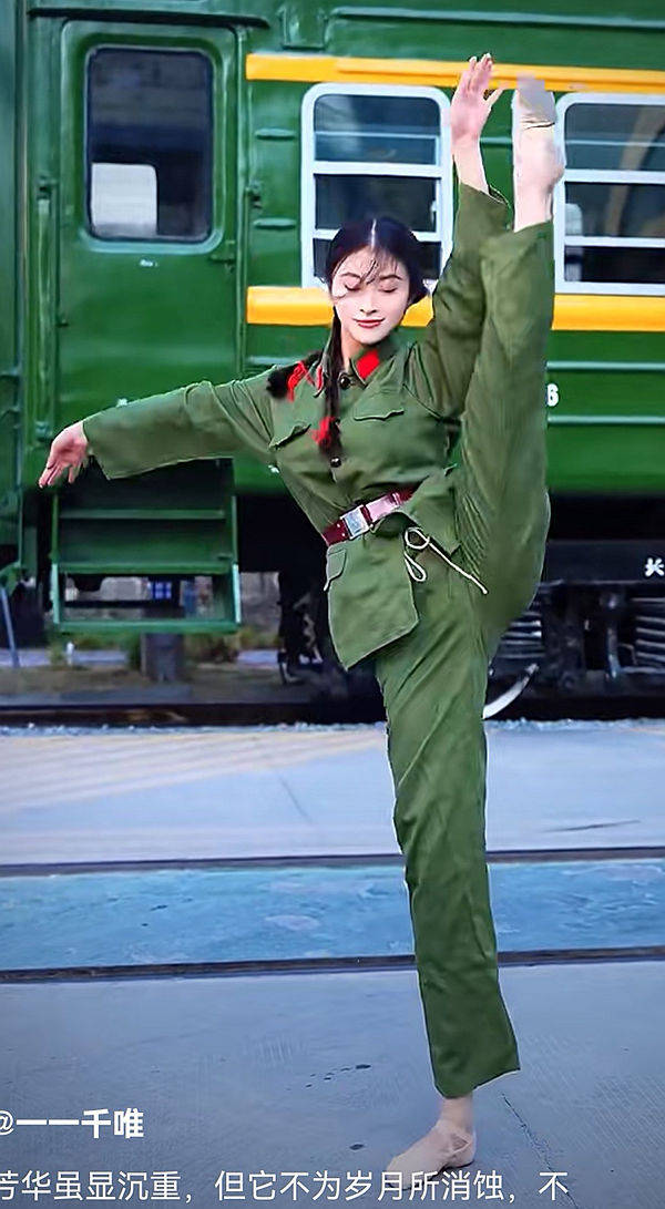 模仿女战士的独舞者,绿色军装舞之美,英姿飒爽,豪迈风采_图片_女兵
