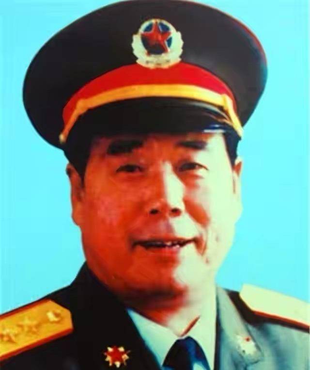 此后,傅全有一步一个脚印,历任兰州军区司令员,总后勤部部长,总参谋长