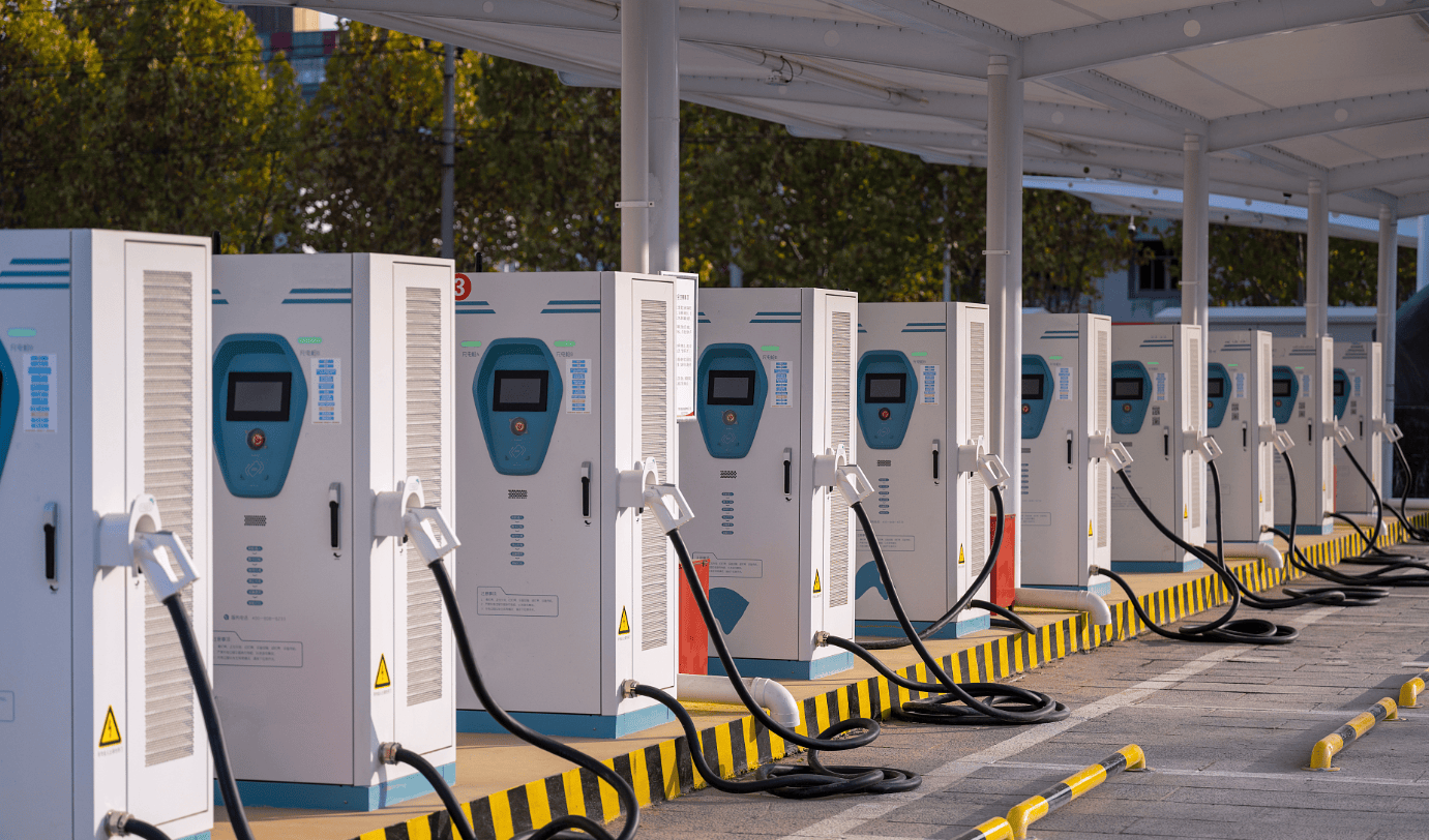 新能源汽车充电利器:移动电源优势与挑战