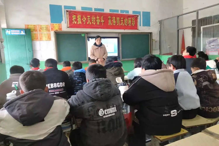 邓州市刘集镇中心校指导国强学校教研活动