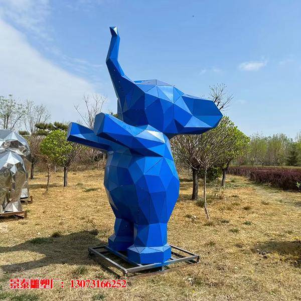 充满动感的不锈钢几何板块拼接动物雕塑摆件_艺术_形象_的设计