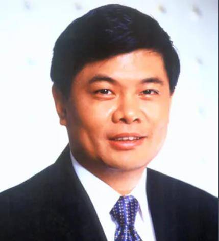 丁先生和肖女士原本是在父母的见证下进入了婚姻,丁健和肖女士收到了