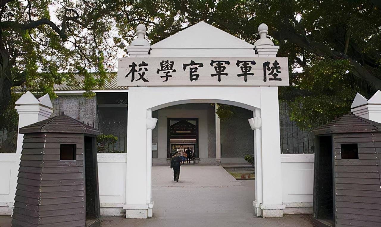 学习深造,而是通过进一步的努力学习进入了黄埔军校第六期的步兵科