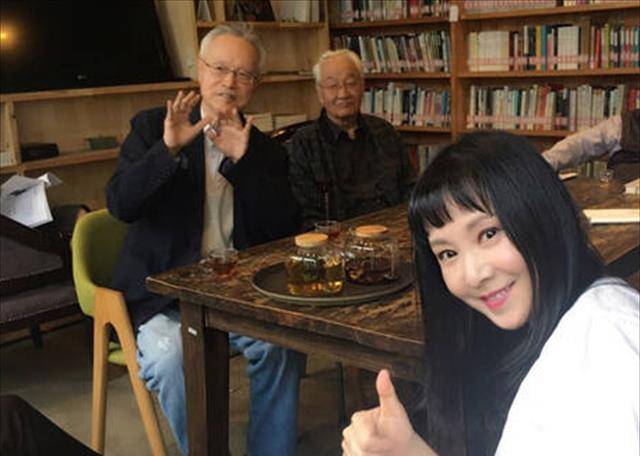 原创54岁红楼梦晴雯近况替夫还债千万泪崩自述丈夫死后租房住