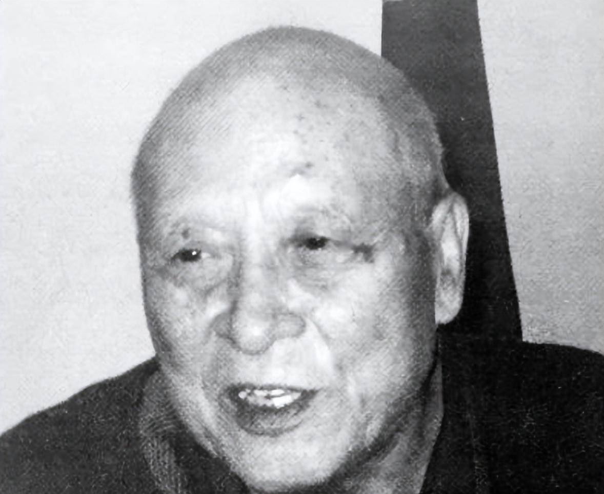 国家对钱学森有多看重看看他身边两名保镖的身份就知道了