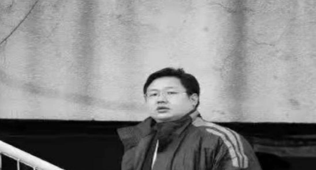 原创徐明28岁成亿万富豪44岁病死狱中明星妻子为他守节