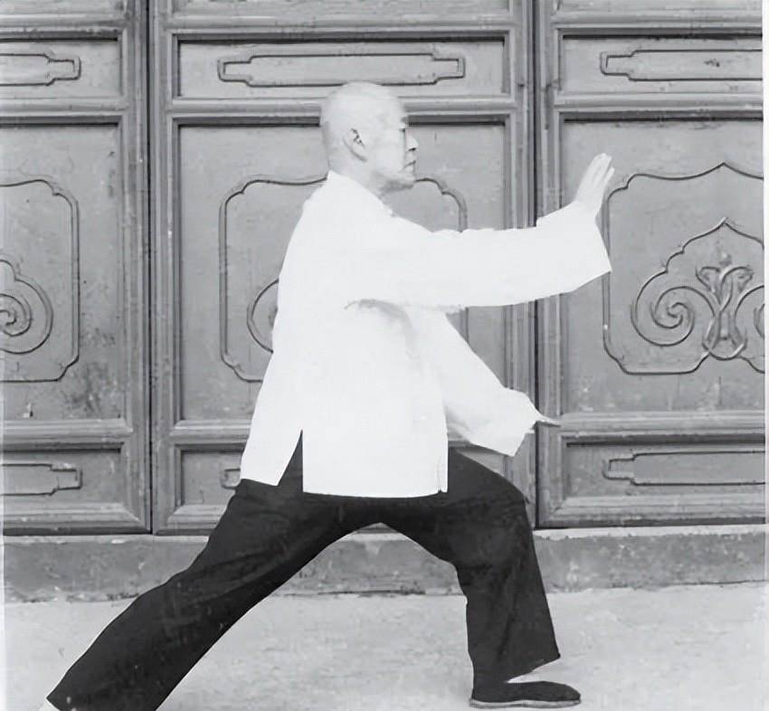 李雅轩晚年照片1976年3月,李雅轩病情恶化,不得不动第三次手术,因年龄