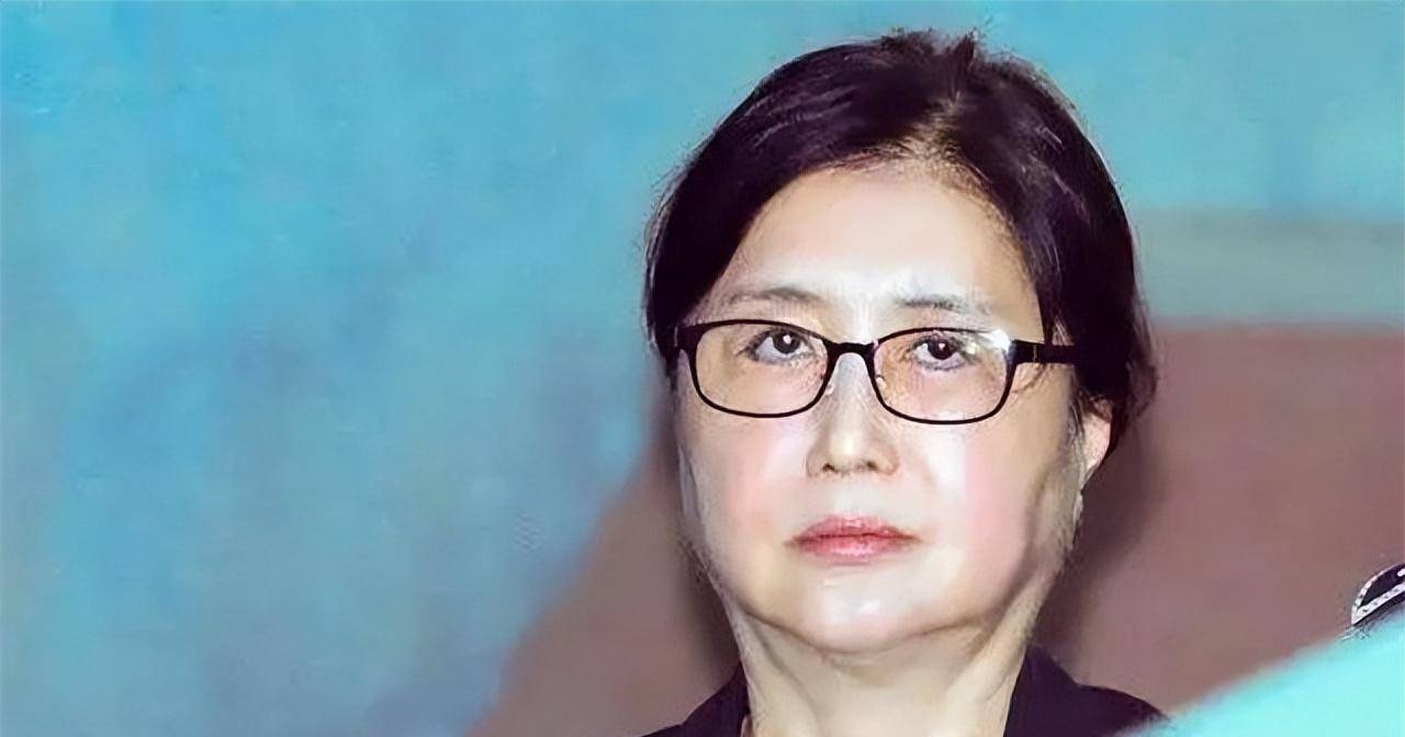 原创16年官二代怒骂亲妈男友引发韩国总统遭弹劾下台亲妈坐牢18年