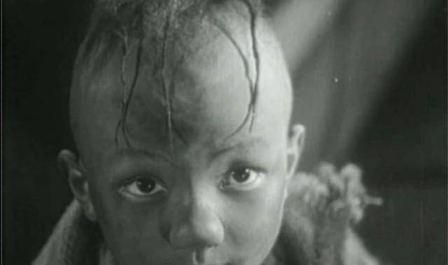 三毛流浪记:三毛积攒烟牌,凑齐了108张,换来的奖品很讽刺_生活_儿童_